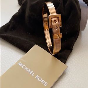 Michael Kors  Rose gold. Bracelets